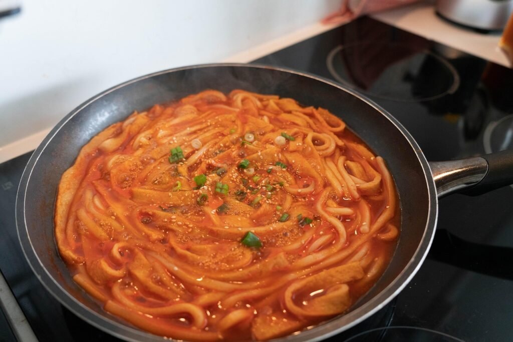 tteokbokki, udon, korean food, noodles, fishcake, food, cooking, pan, stove, dish, meal, cuisine, gochujang, spicy, delicious, kitchen, tteokbokki, tteokbokki, tteokbokki, tteokbokki, tteokbokki, udon, udon, gochujang, gochujang