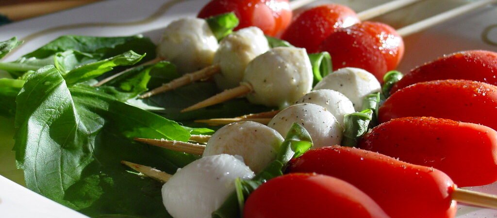 How to Create a Flavorful Caprese Salad in Minutes