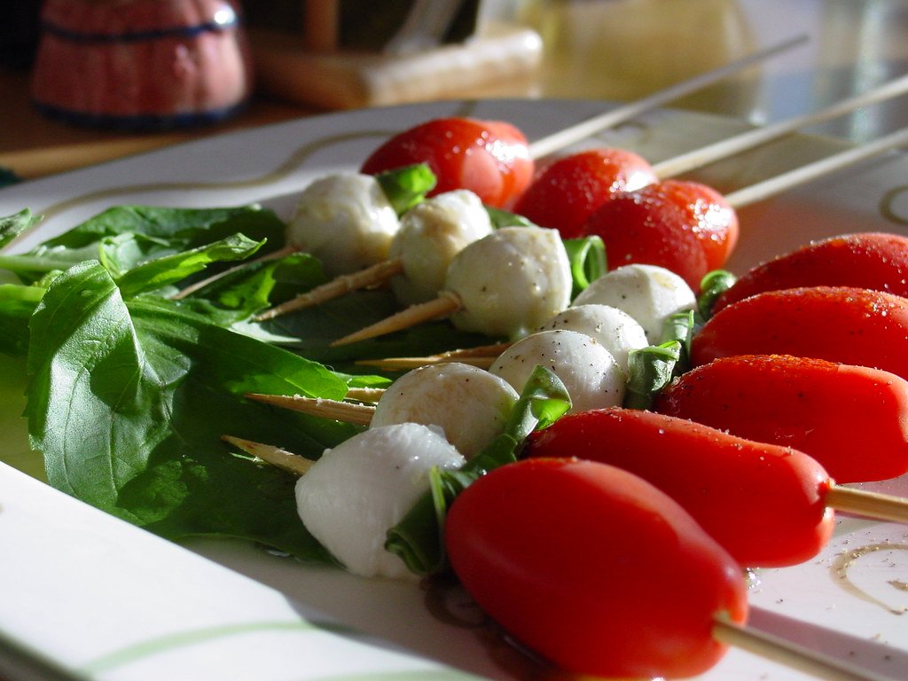 How to Create a Flavorful Caprese Salad in Minutes